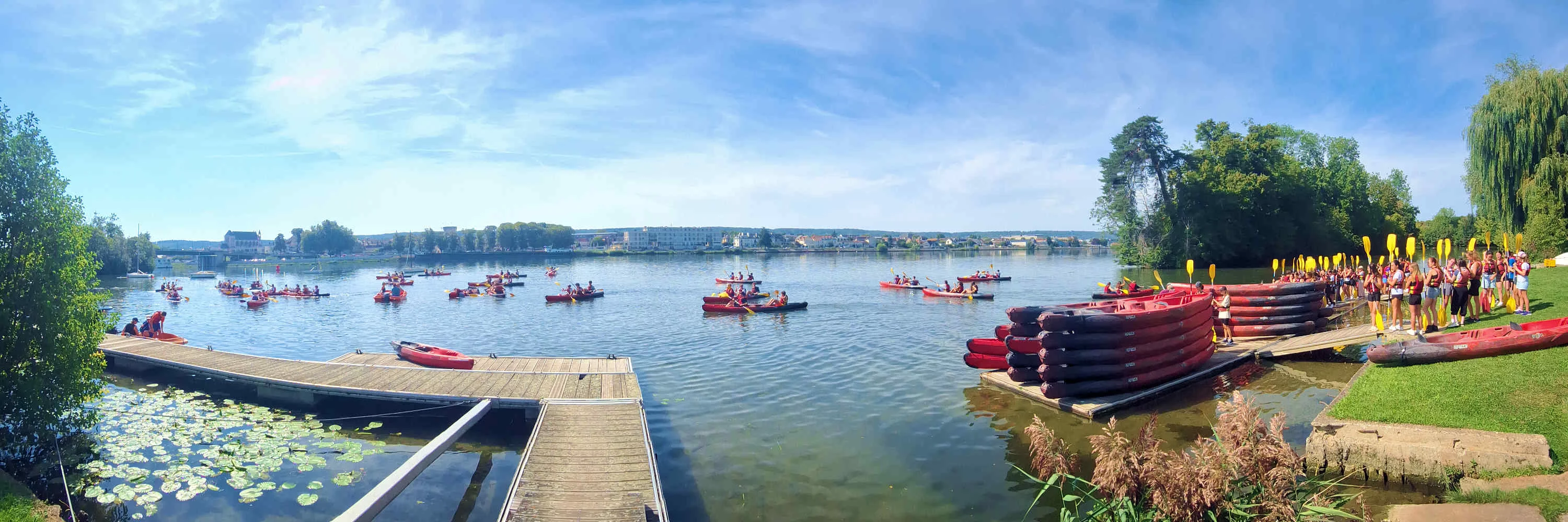 Grand groupe en kayak sur la Seine