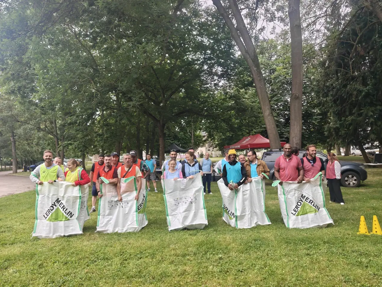 Course en sacs pendant des olympiades Rando’Events