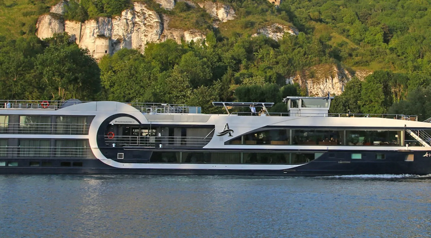 Bateau de croisière Avalon Waterways naviguant sur la Seine