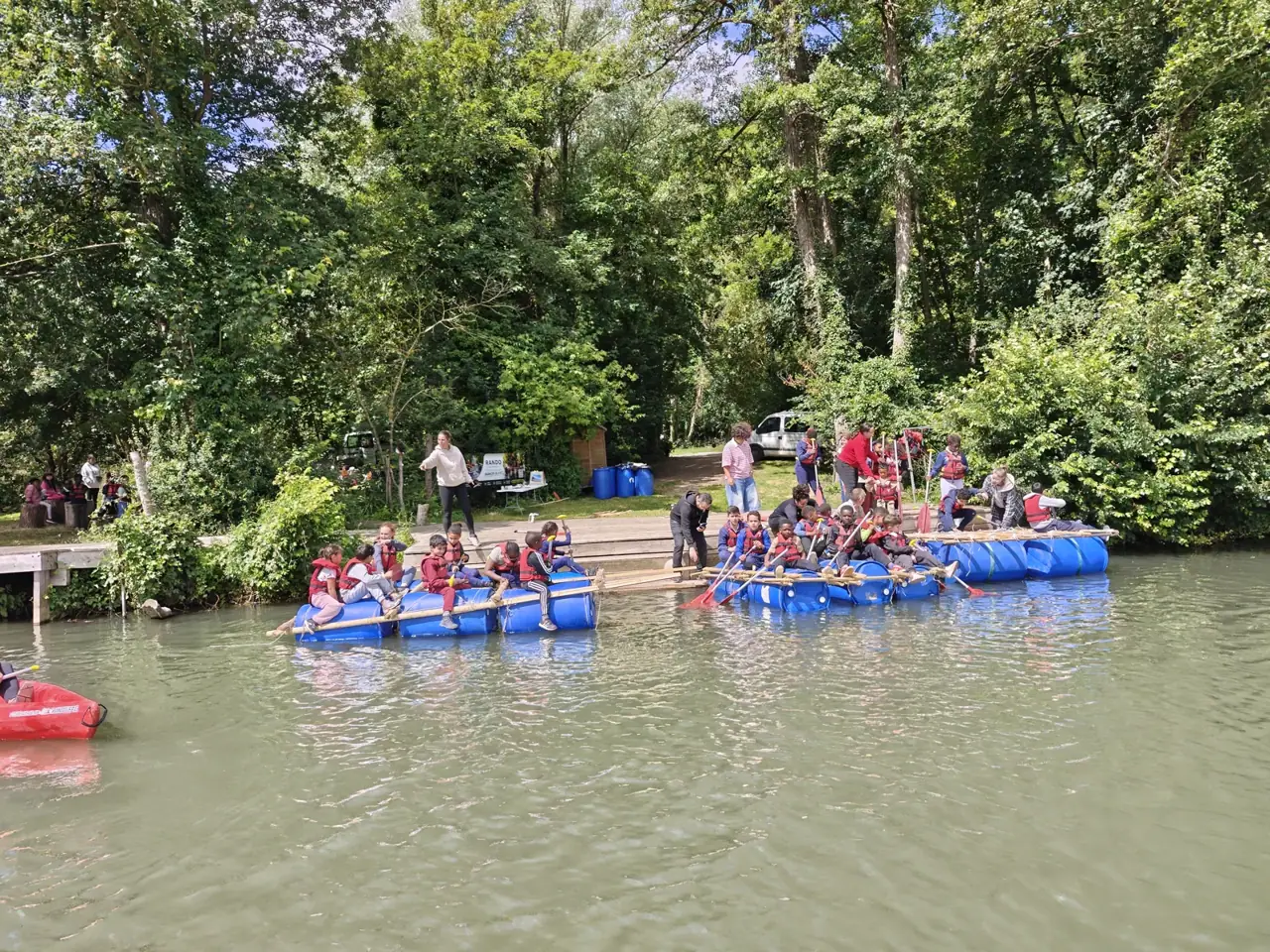 Les radeaux prennent l’eau à Vexin-sur-Epte.