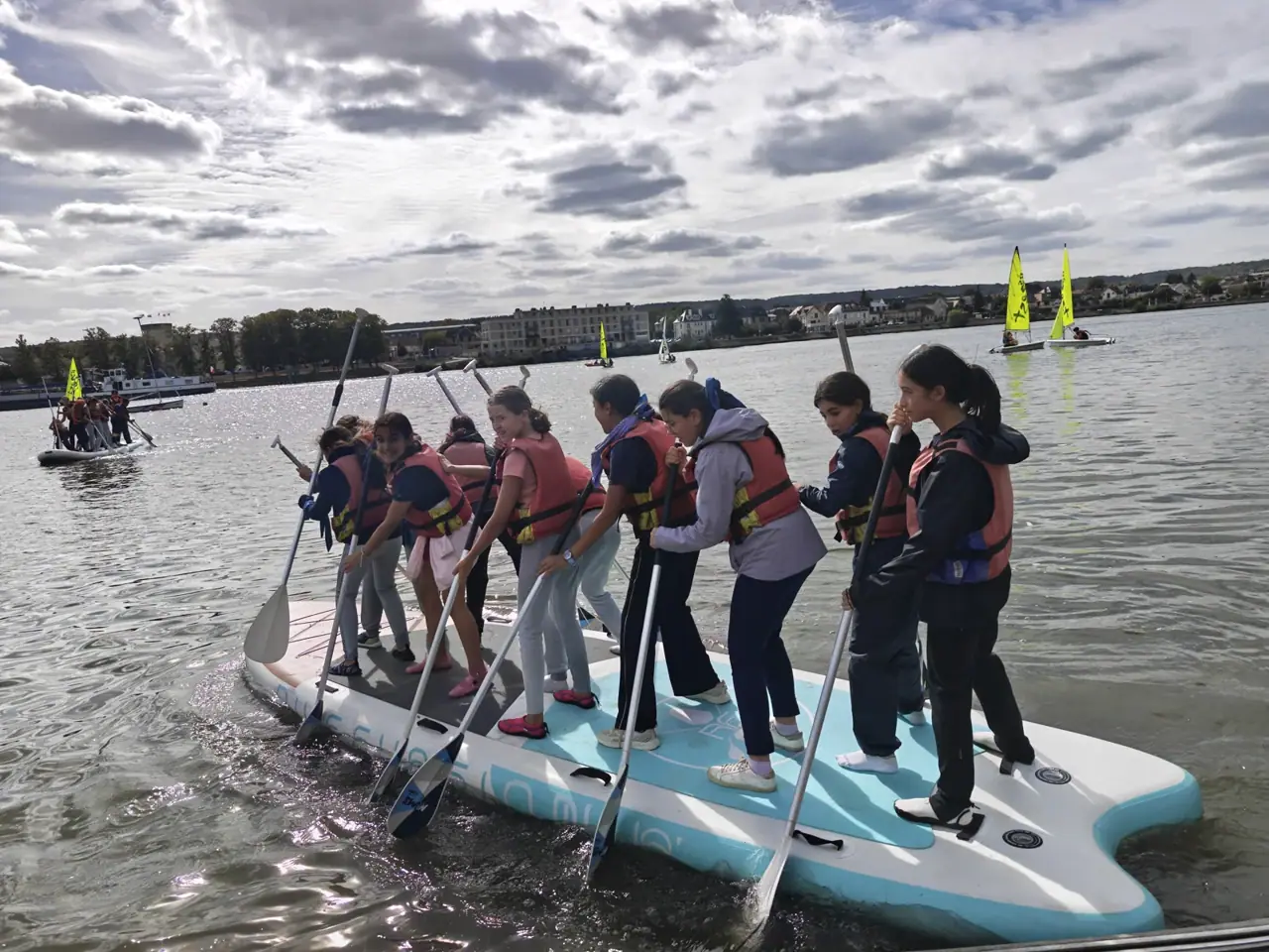 Une activité collective sur l’eau.