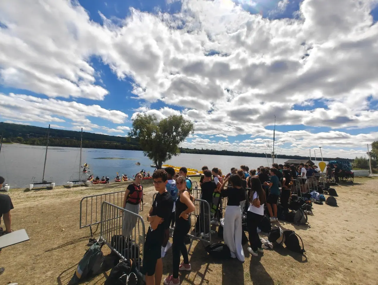 La base nautique accueille le groupe.