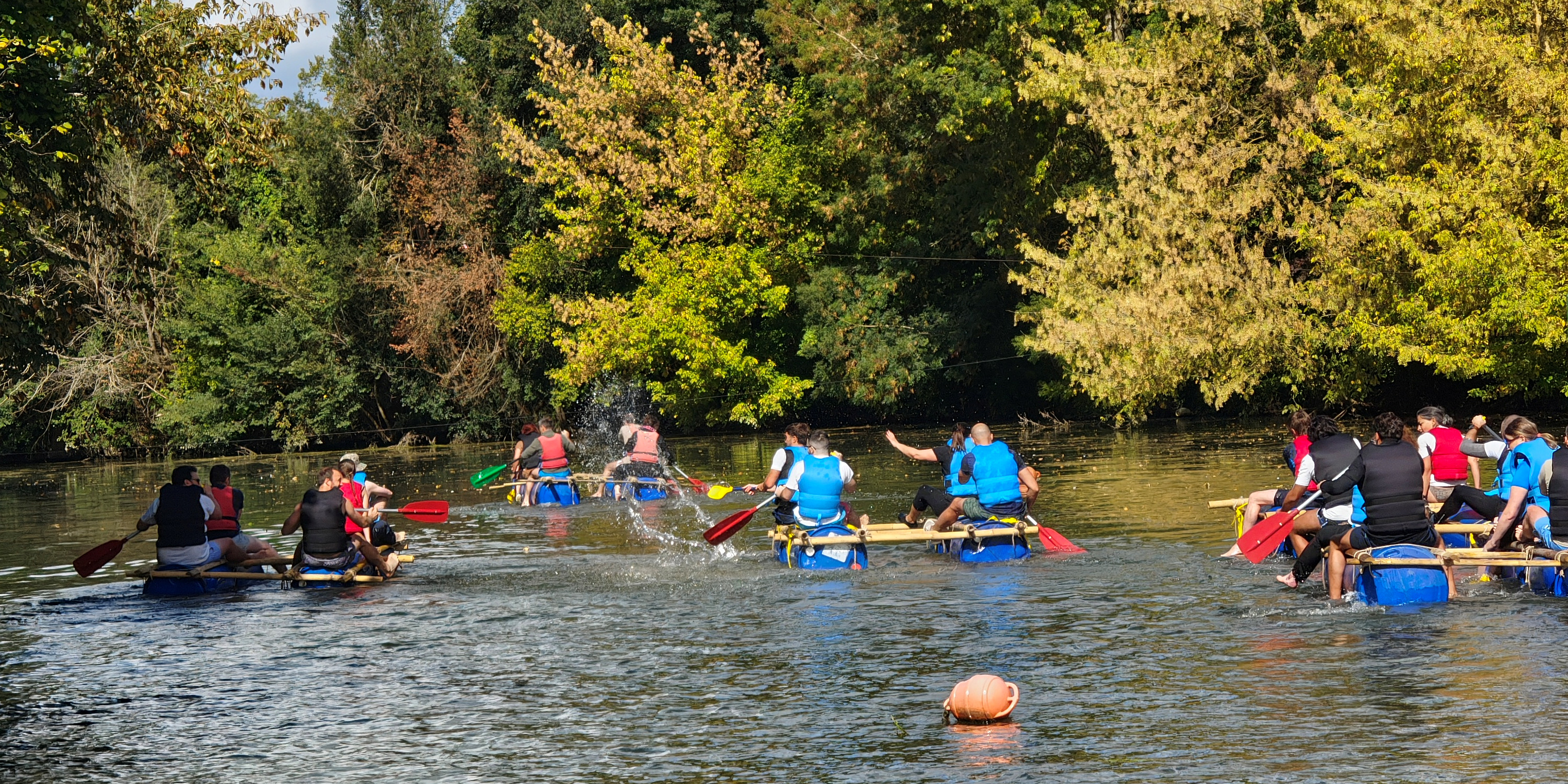 Participants lors d&rsquo;une activit&eacute; outdoor encadr&eacute;e par Rando&rsquo;Events
