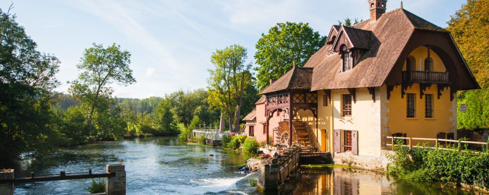 Le Moulin de Fourges au bord de l&rsquo;Epte, lieu de s&eacute;minaire dans le Vexin