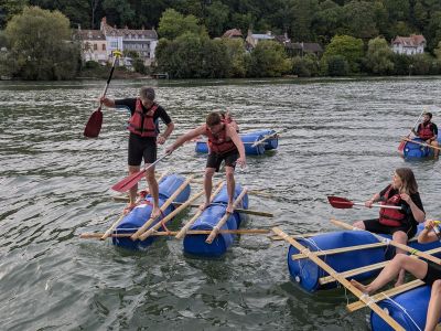 D&eacute;fis radeau : construire un radeau en &eacute;quipe pour l&rsquo;int&eacute;gration scolaire