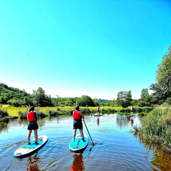 Groupe en stand up paddle &ndash; coh&eacute;sion d&rsquo;&eacute;quipe en plein air