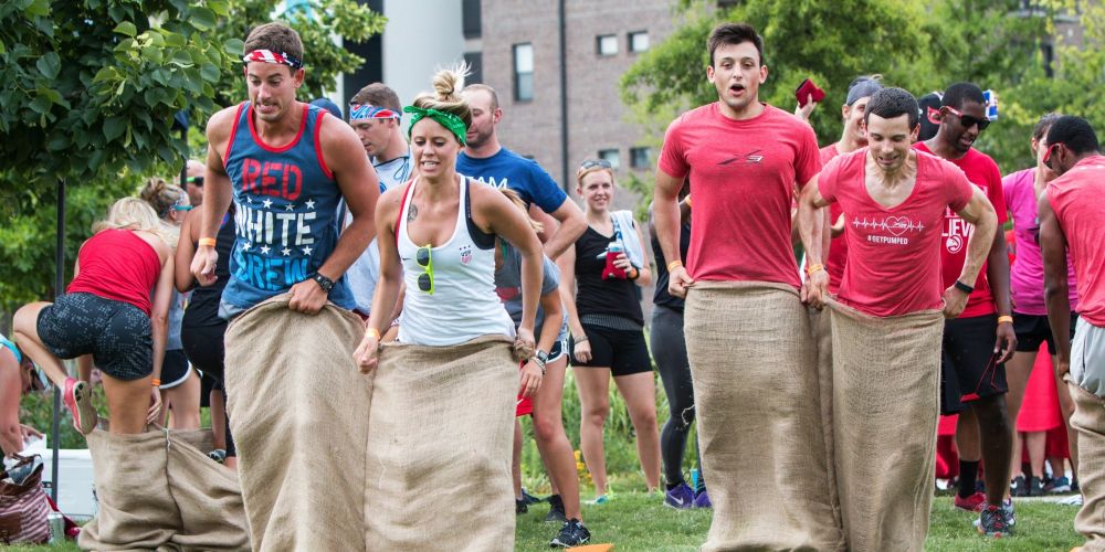 Groupe d’amis en activité outdoor pour EVG ou EVJF avec Rando’Events